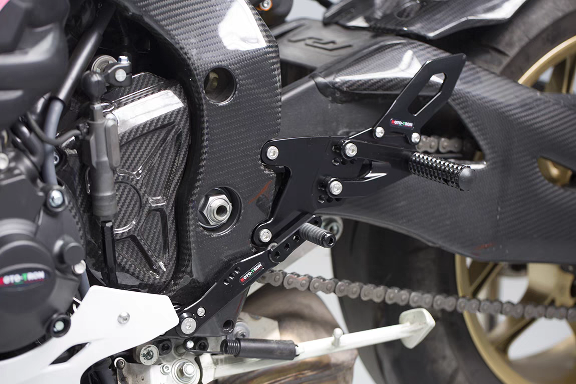 MOTO-TRON Rearsets for YAMAHA R1 (2015+)